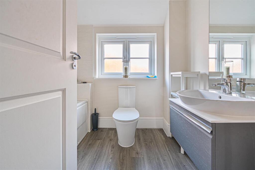 12 Plantation Lane, Towcester (24).jpg