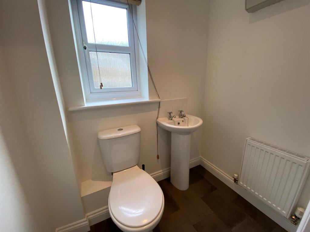 DOWNSTAIRS WC.jpg