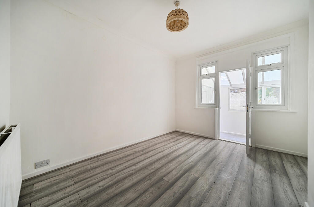 1374088-4-6900d8d...