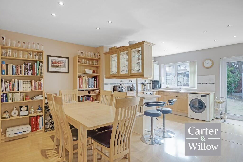 Kitchen/dining 