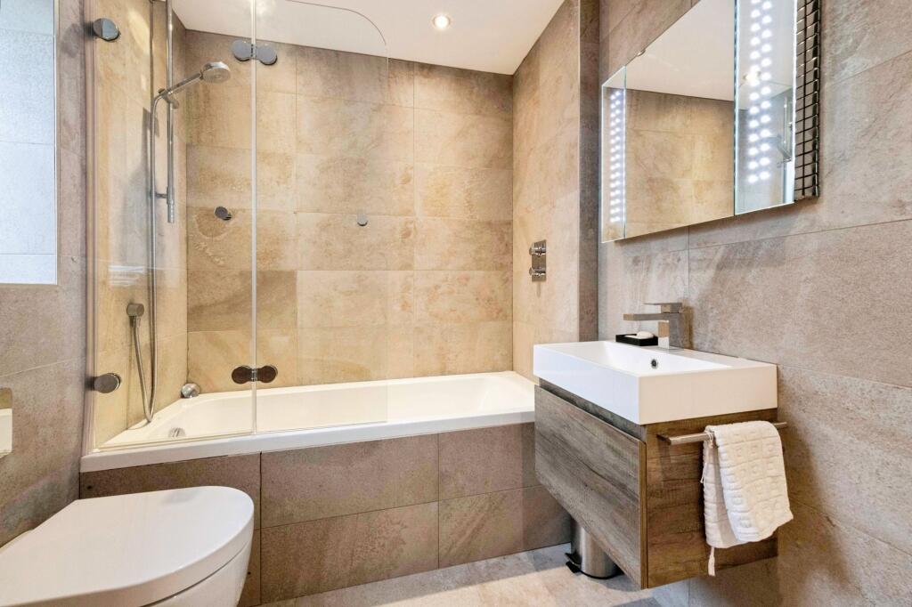 Annex Family Bathroom