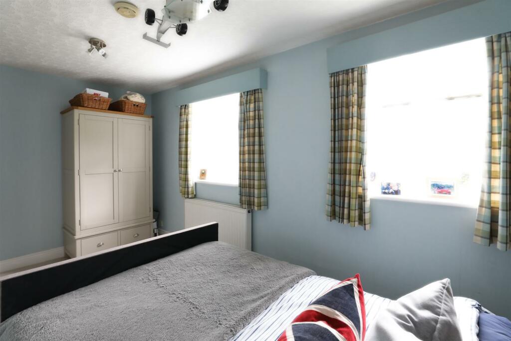 BEDROOM 4