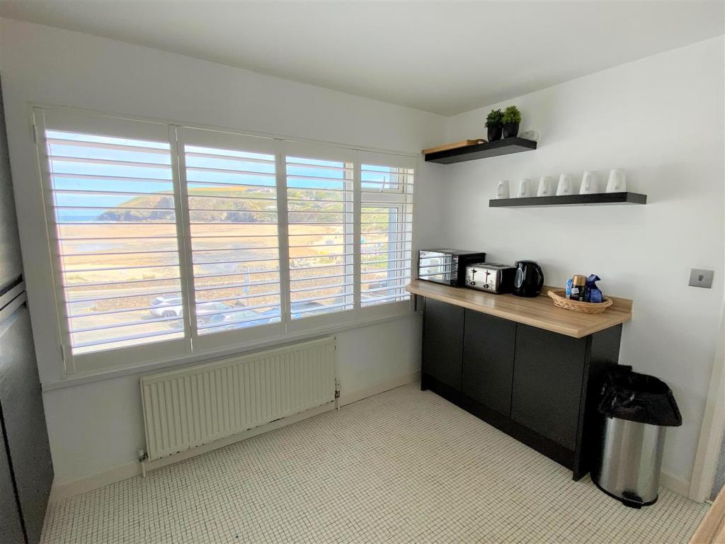 7 Riverside Court Kitchen