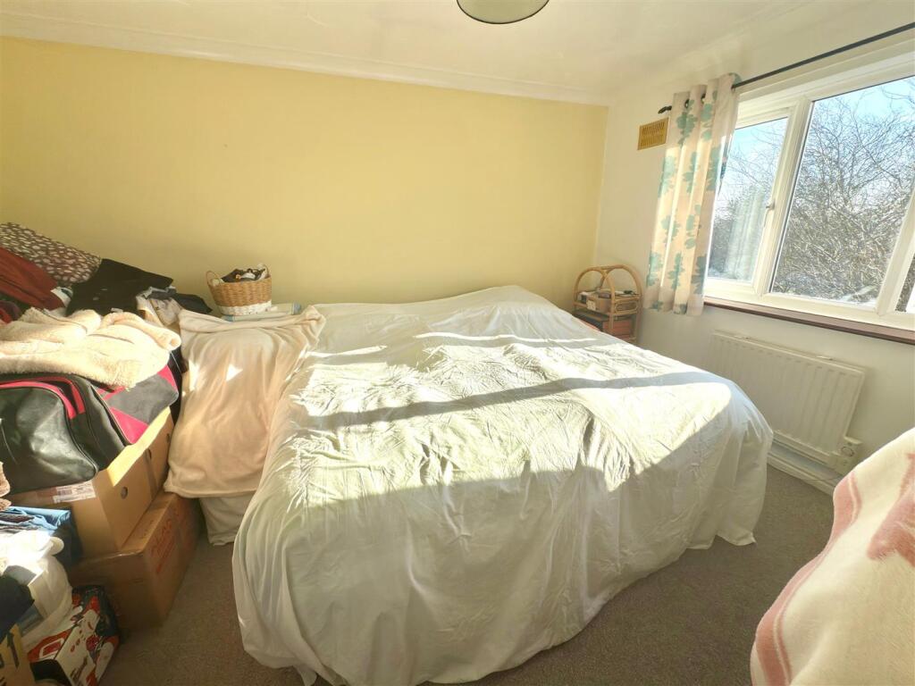 LARGE DOUBLE BEDROOM.jpg