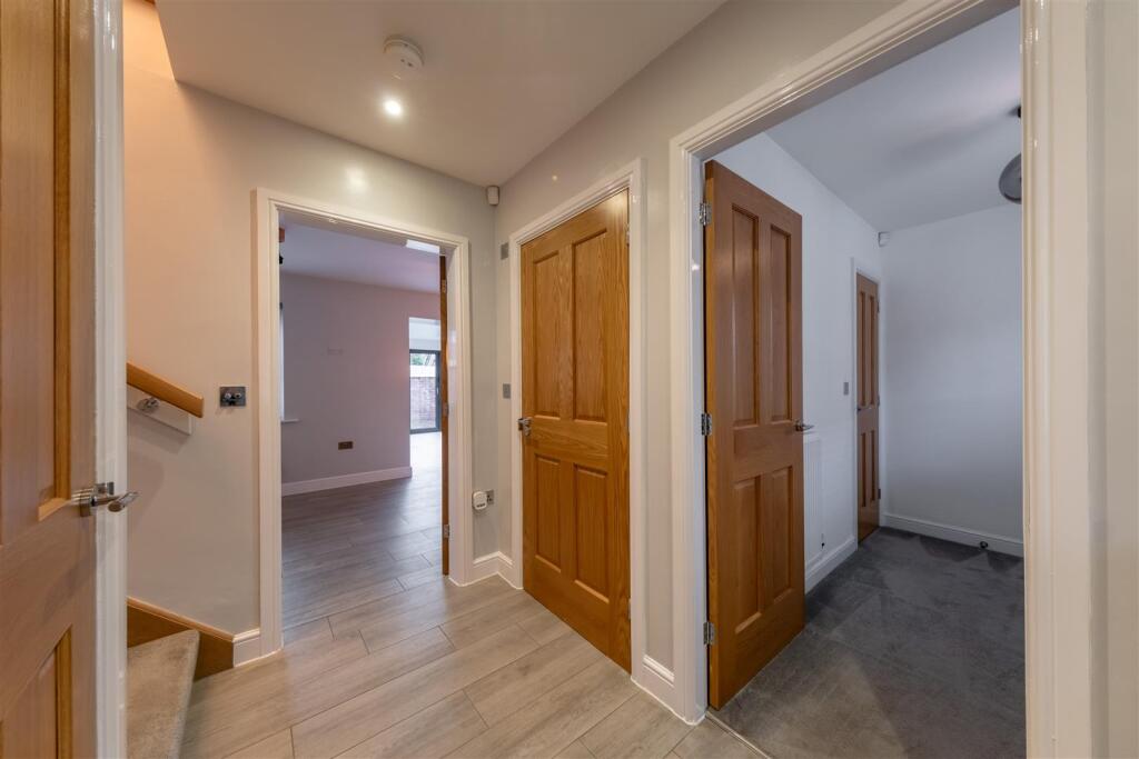 2 Bluebell Close-030.JPG