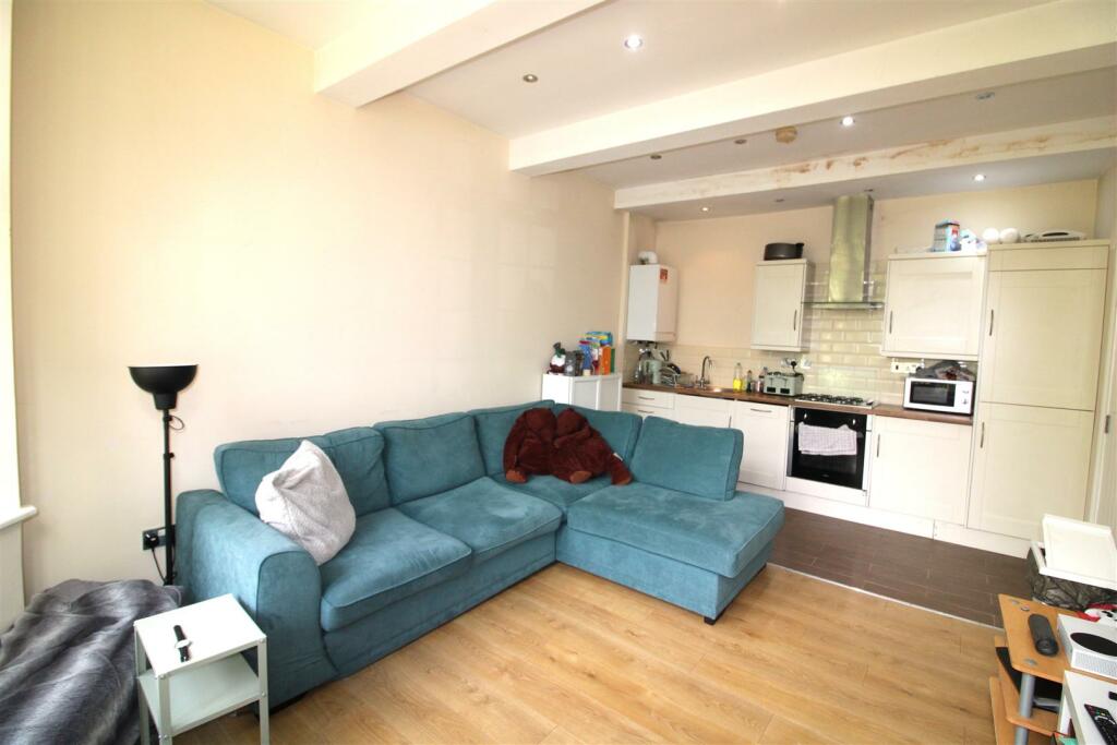 Open plan living/kitchen