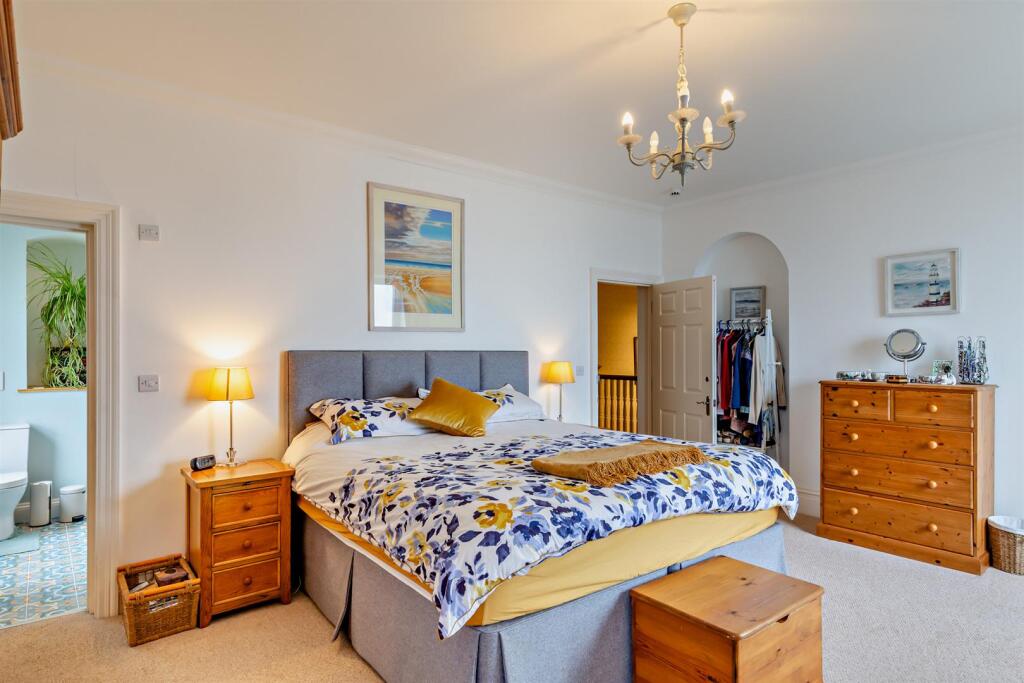 Main house principal bedroom