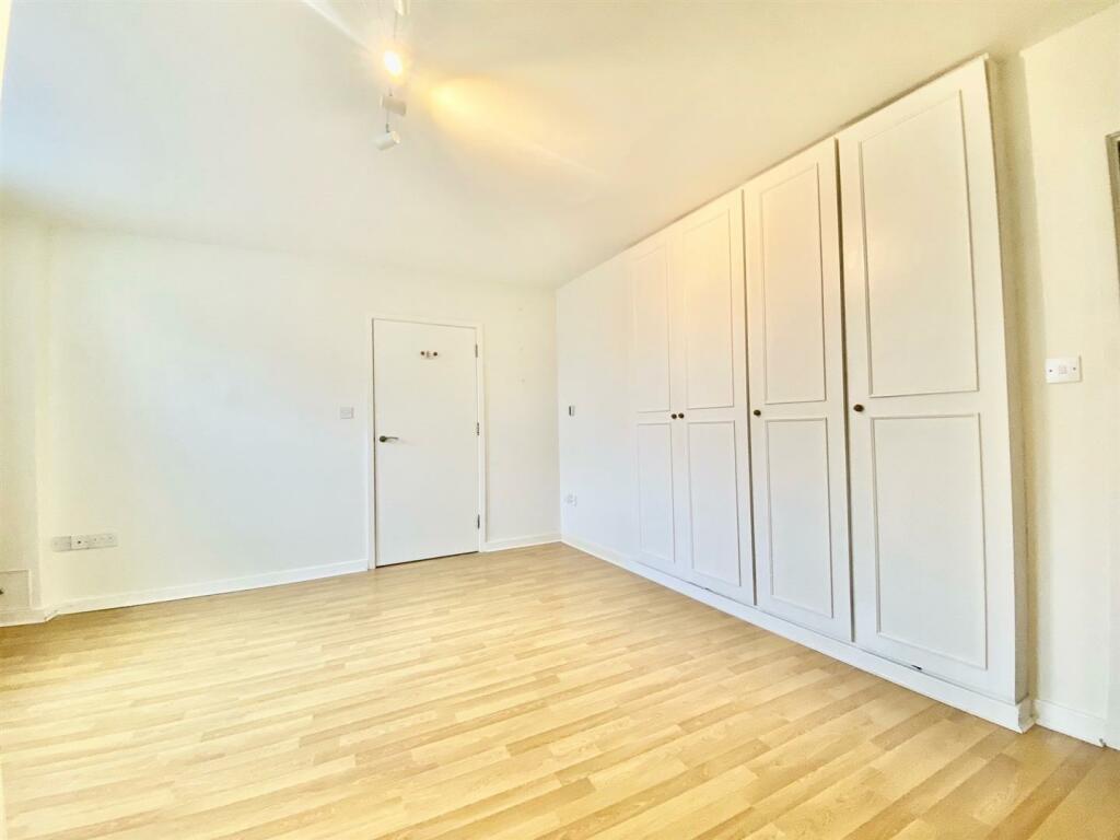 Master Bedroom - Storage.jpg