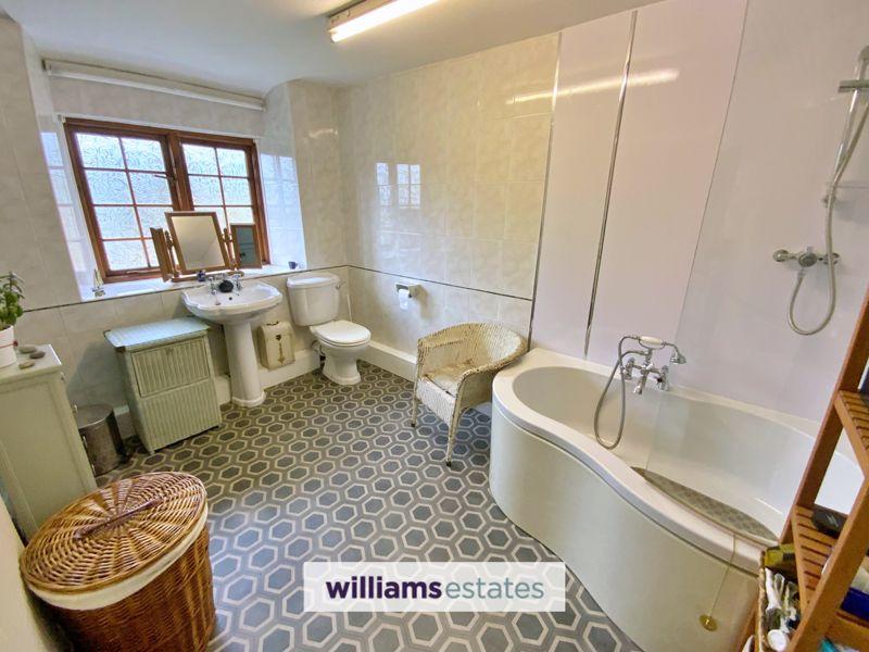 Family Bathroom 