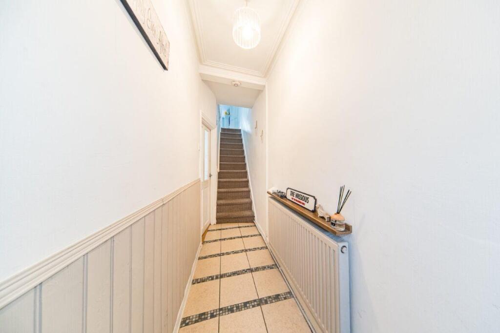 35 Cross Street hall.jpg