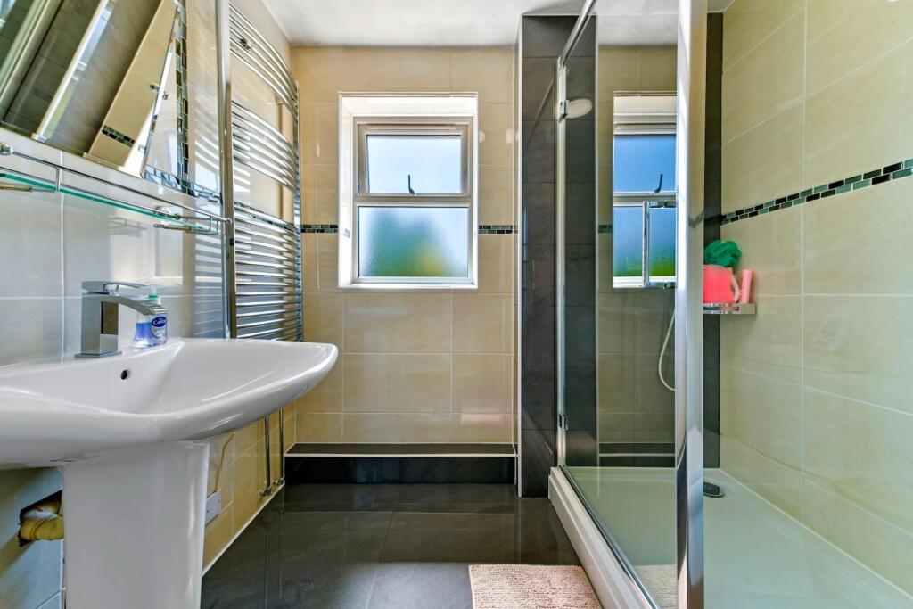 bathroom 1.jpg