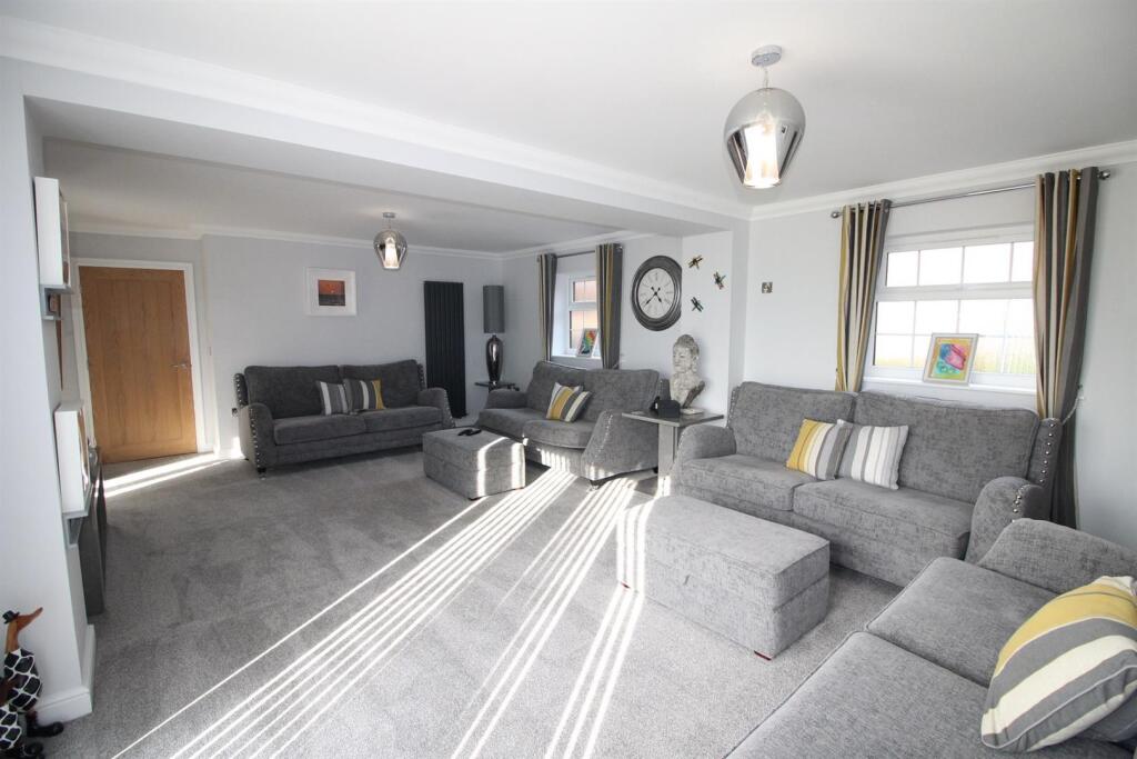 Family Room2.JPG