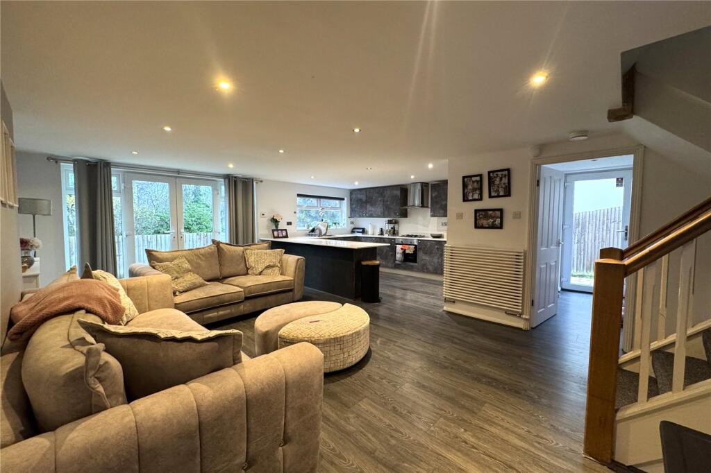 Chingford Avenue, Farnborough, Hampshire, GU14