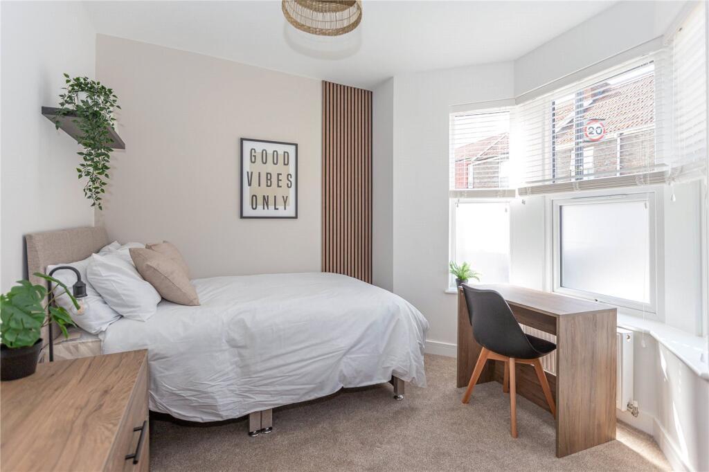 Room 3_7 Forest Rd_1.jpeg