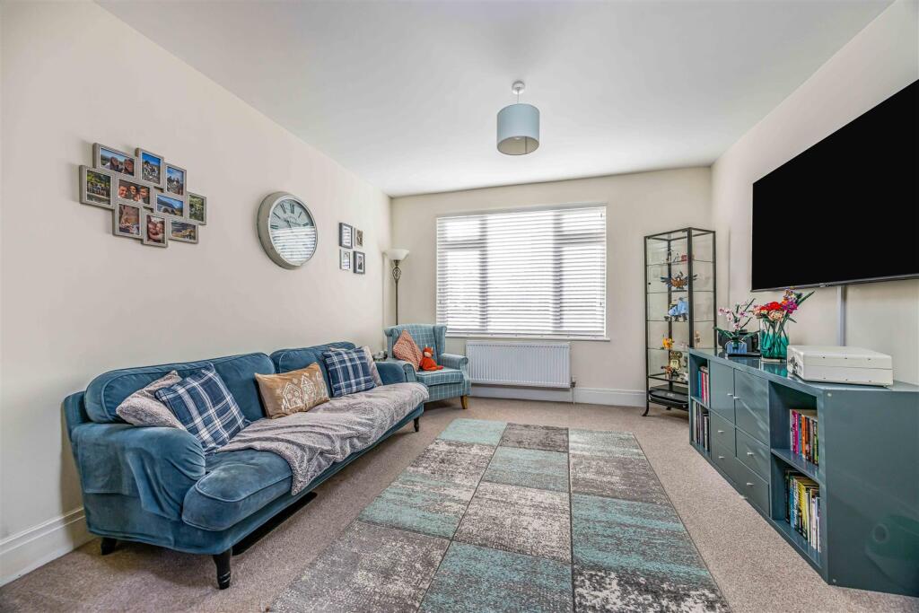 67 Cobden Avenue, Portsmouth-Small-PorticoMarketin