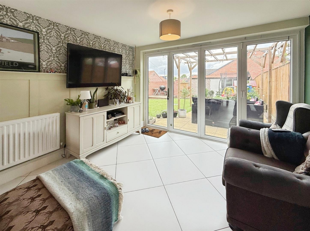Open plan kitchen/Living area