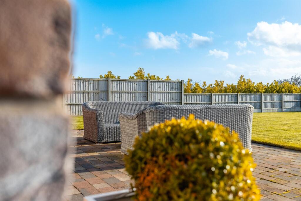 5 Stables Close re-shoot-18.jpg