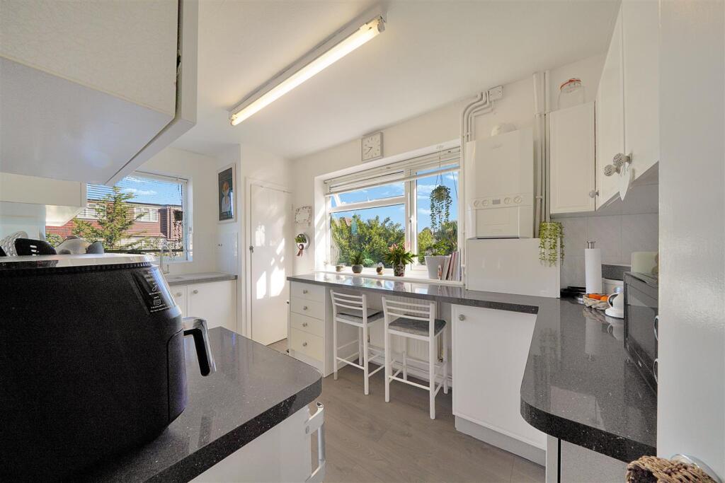 2 Well Close - e6DPx8DyIfG5IXshQUSl.jpg