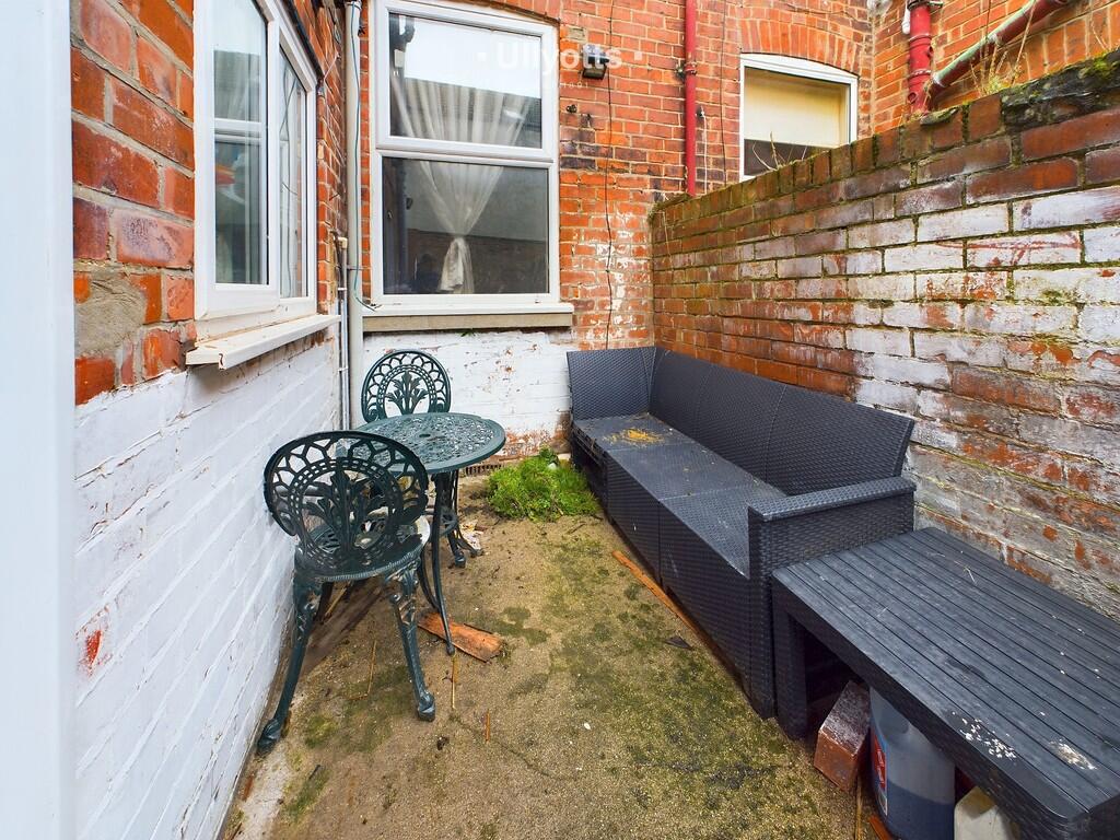 Flat 1 Yard