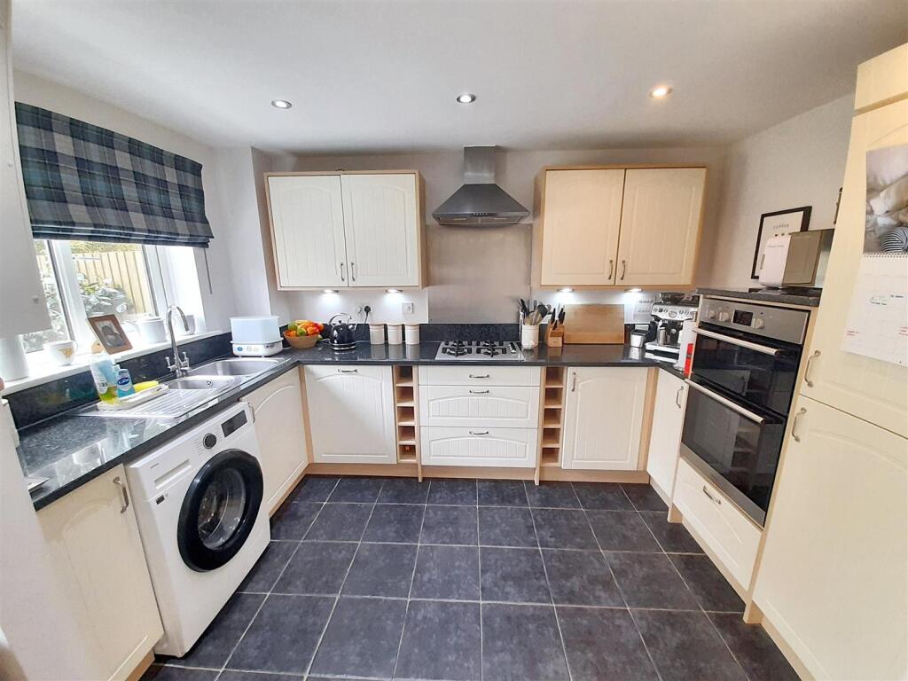 Kitchen / dining room