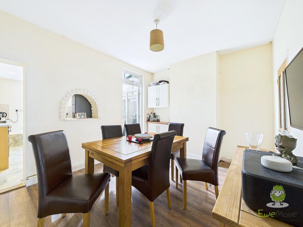 CAM01543G0-PR0121-STILL008