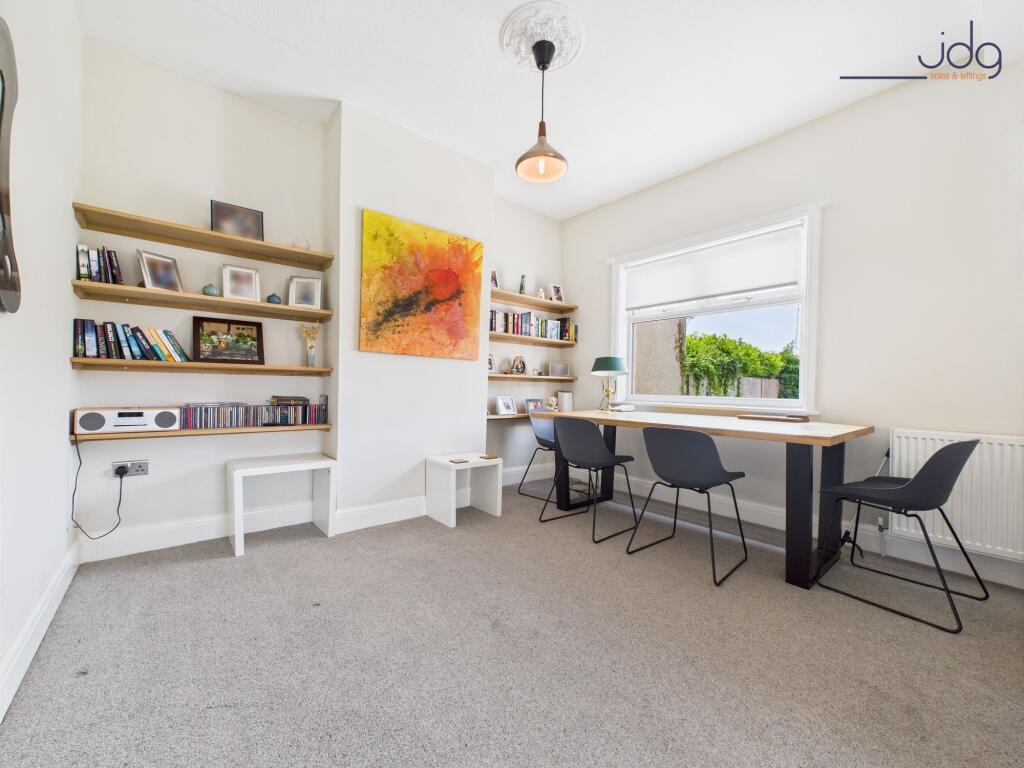 Generously sized lounge with room for dining