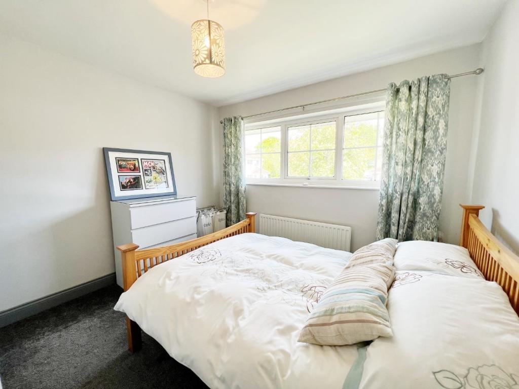 Bedroom 2 pic 1.jpg