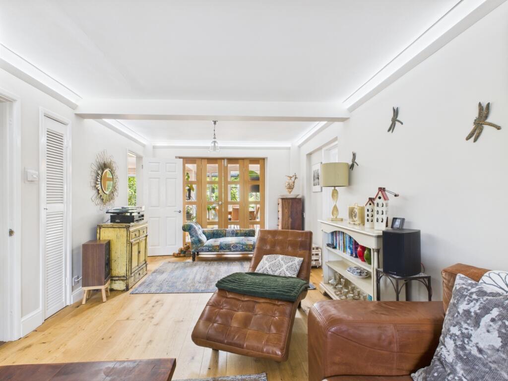 CAM03151G0-PR0045-STILL044