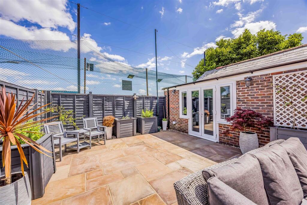 33 Northwood Road, Hilsea-Small-PorticoMarketing-S