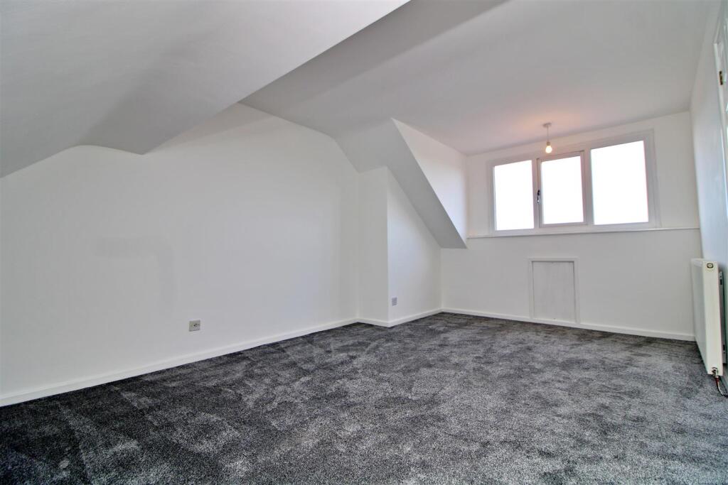 Bedroom 1.JPG