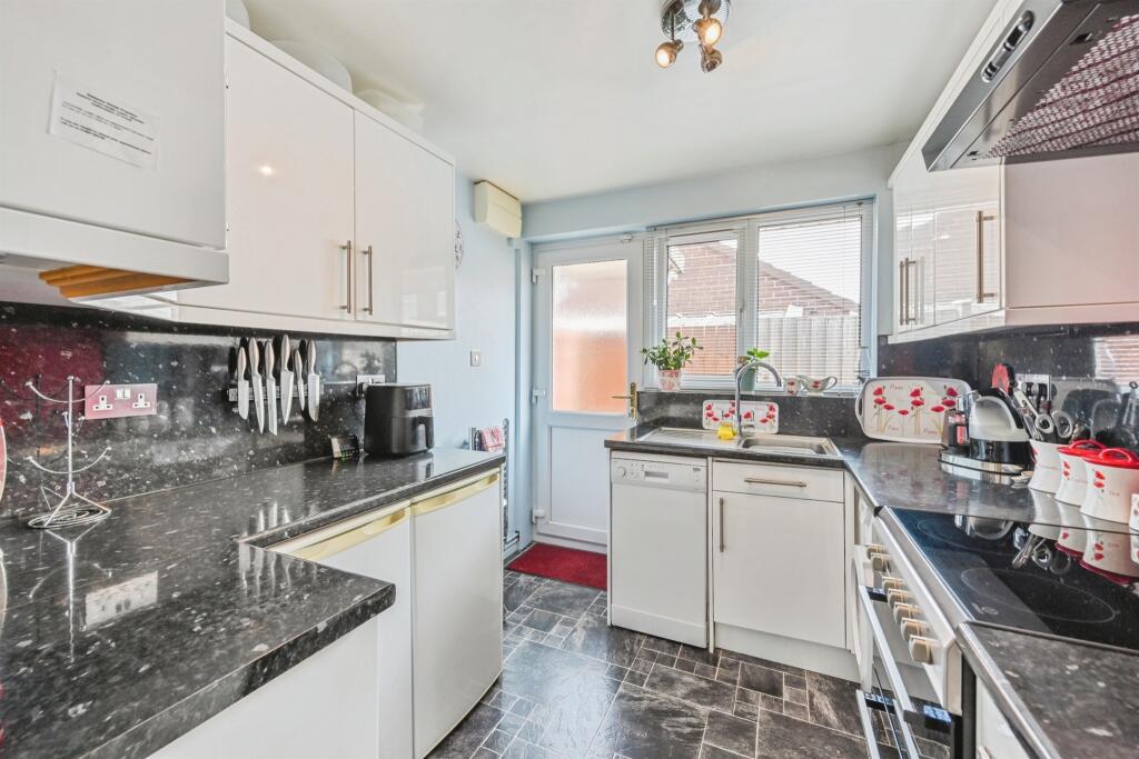 Kitchen: