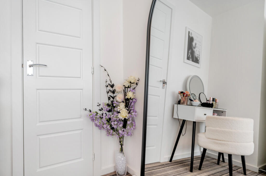 1369917-8-68f241c...