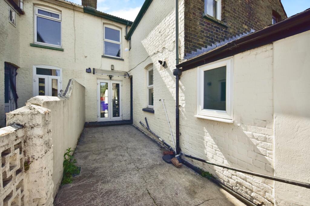 Access To The Back Private Rear Garden