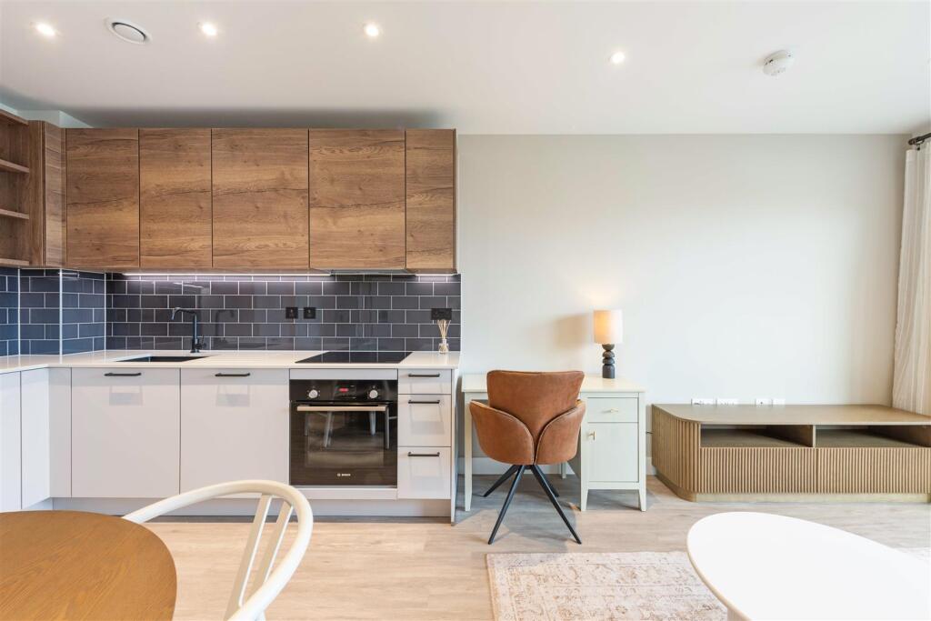 Apt. 311 Glasswater Locks_9822.jpg