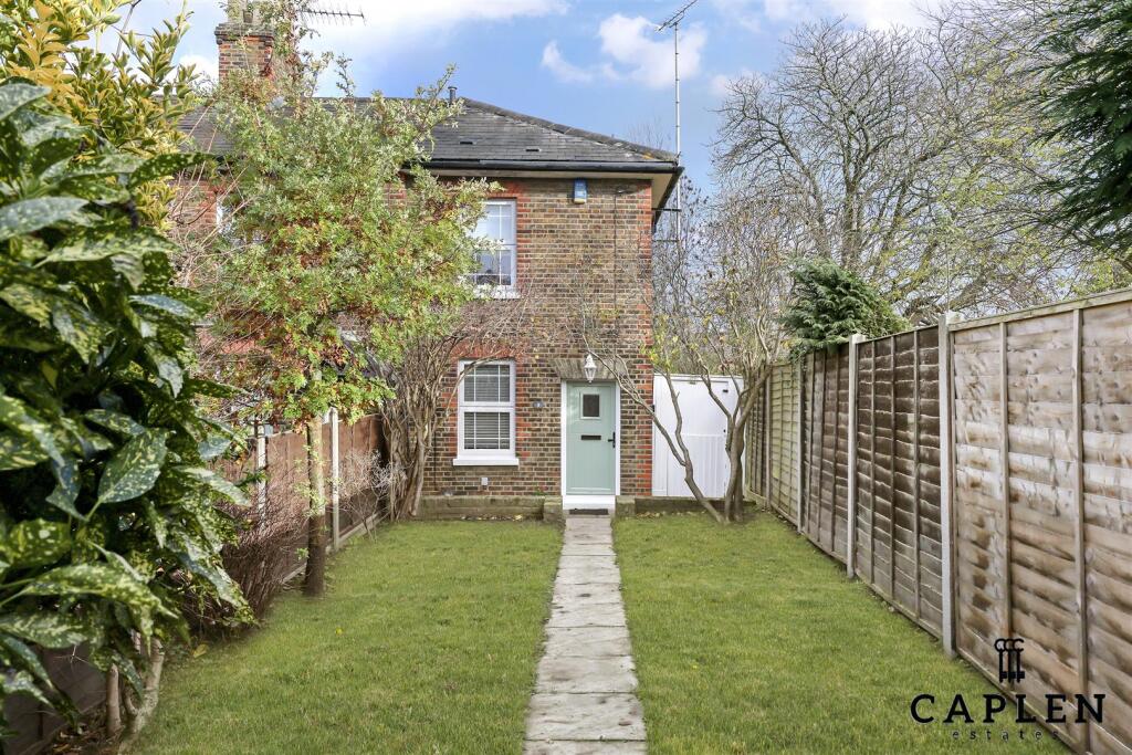 Old Savills Cottages, Chigwell