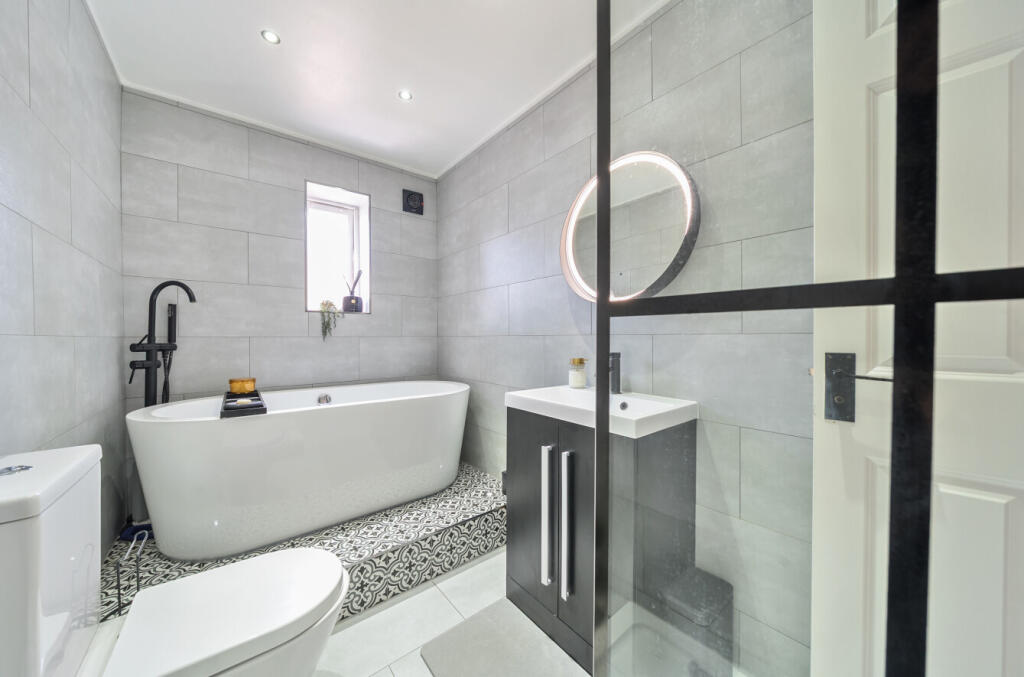 1306364-7-684854b...