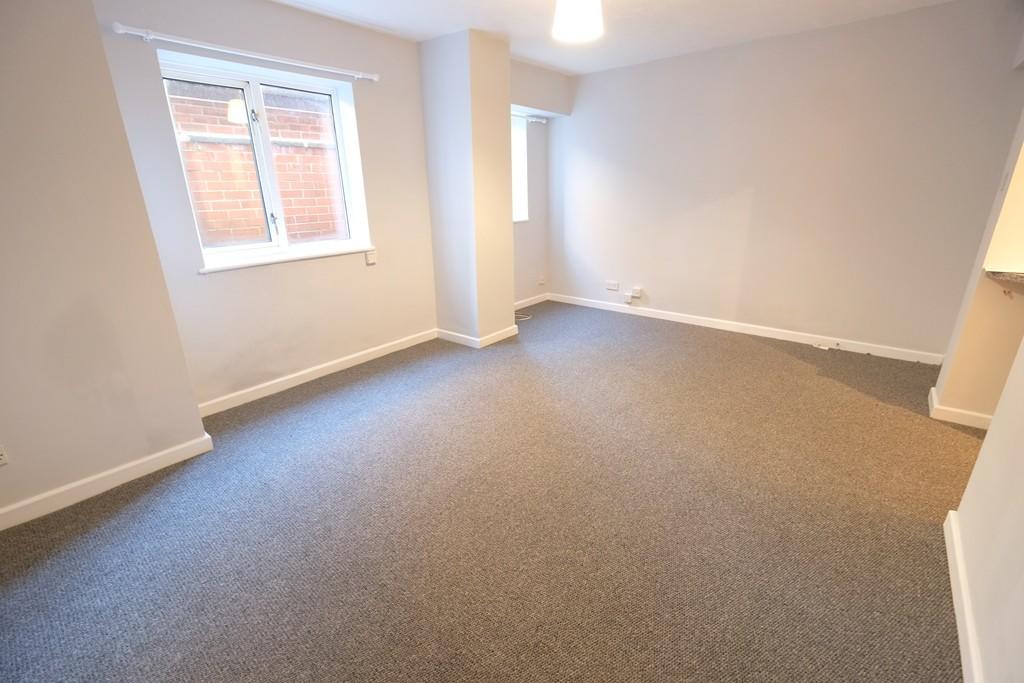 SITTING/DINING ROOM