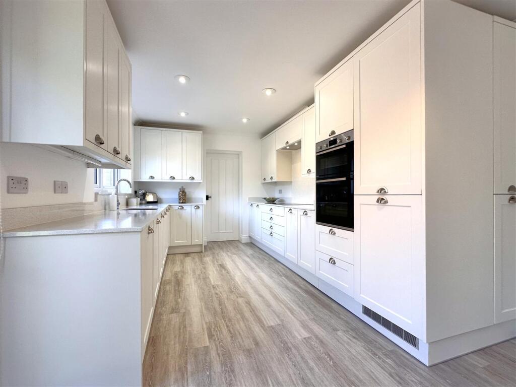 Stylish Modern Kitchen 198