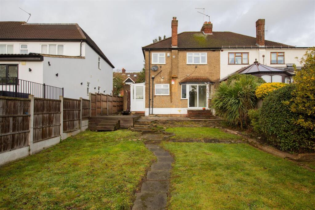 Roding View, IG9