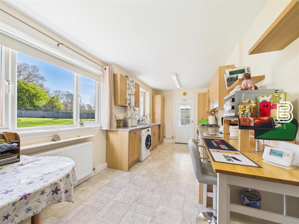 Kitchen Diner (2).jpg