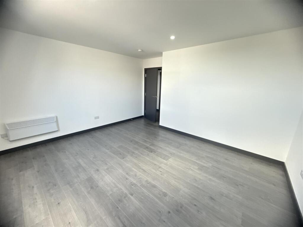 Flat 16 pent -5.jpg