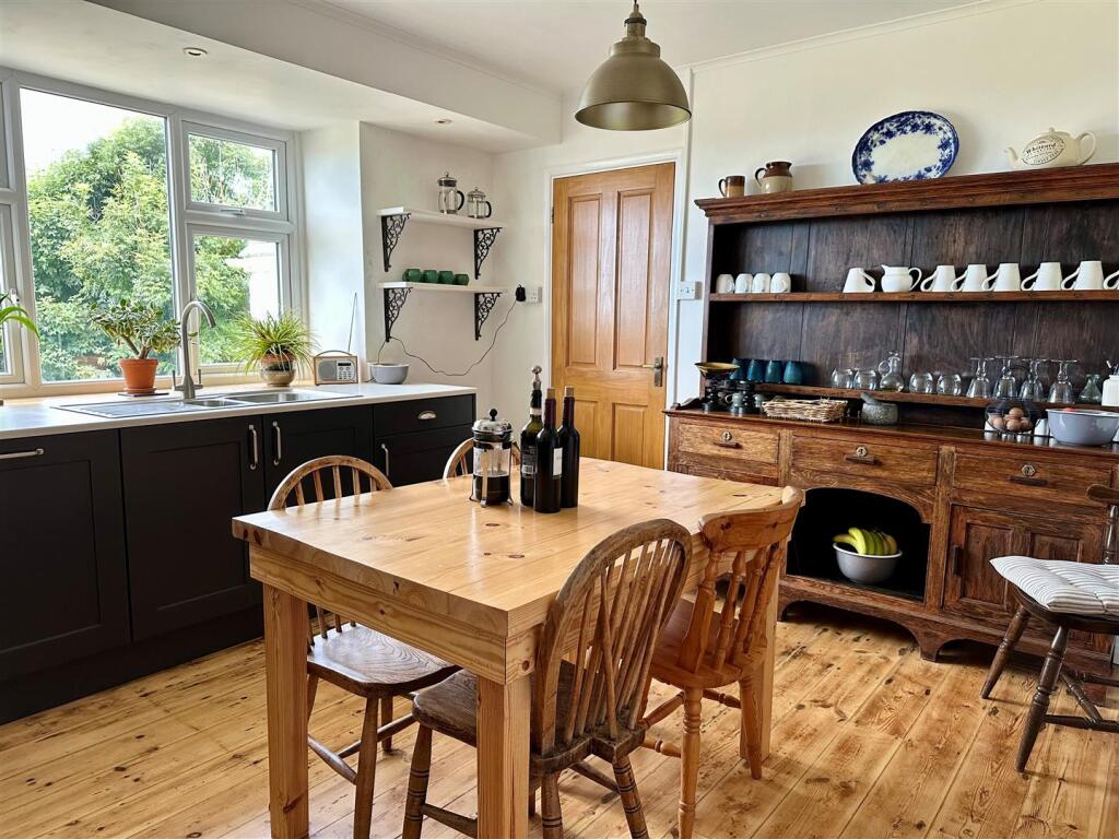Kitchen 1.jpg