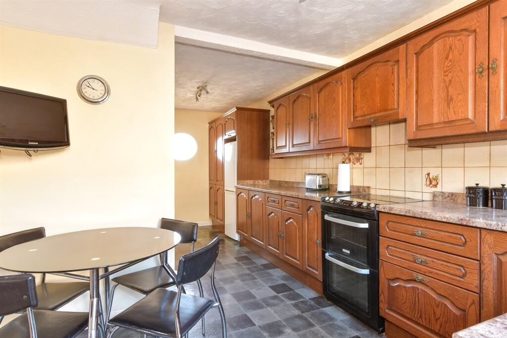 Kitchen/ Breakfast Room