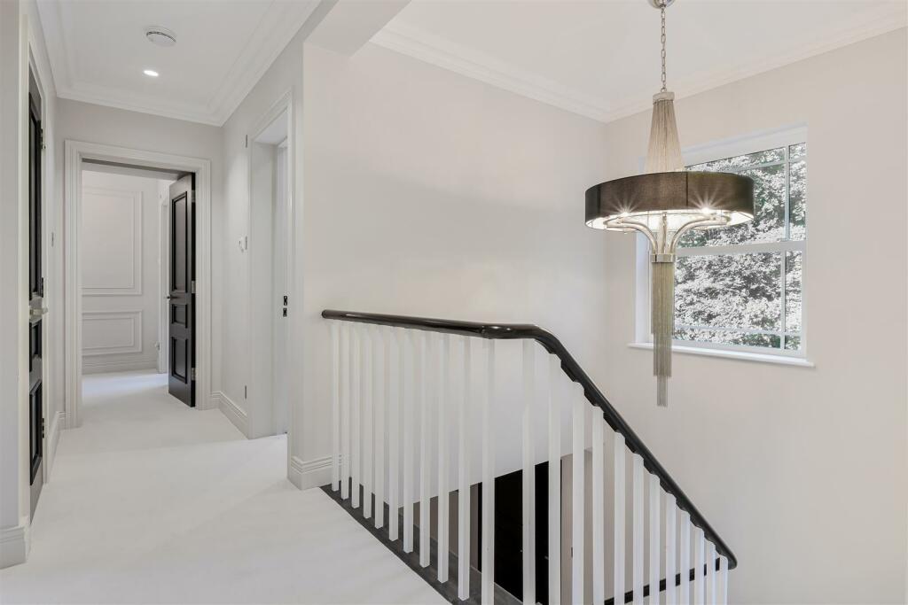 CUNLIFFE CLOSE, 1  (20).jpg