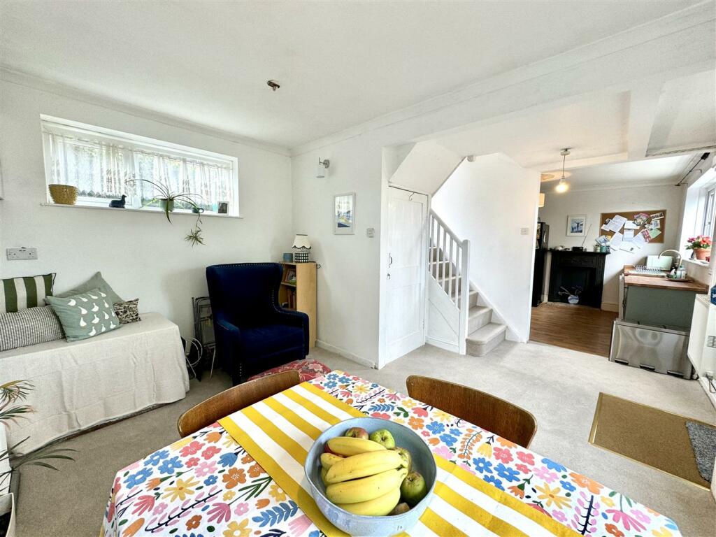 FAMILY/DINING AREA