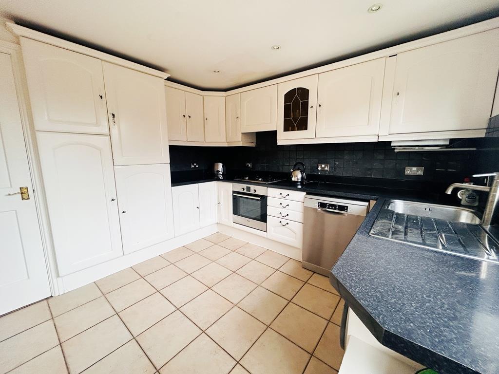 Kitchen (1).JPEG