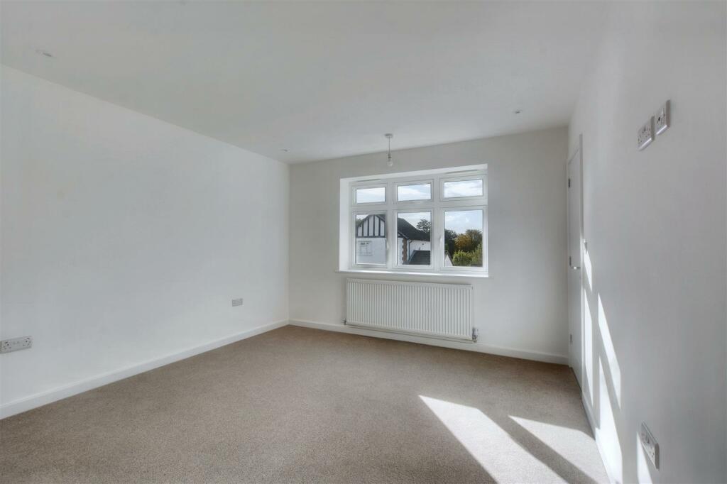 Bedroom 1_1.jpeg