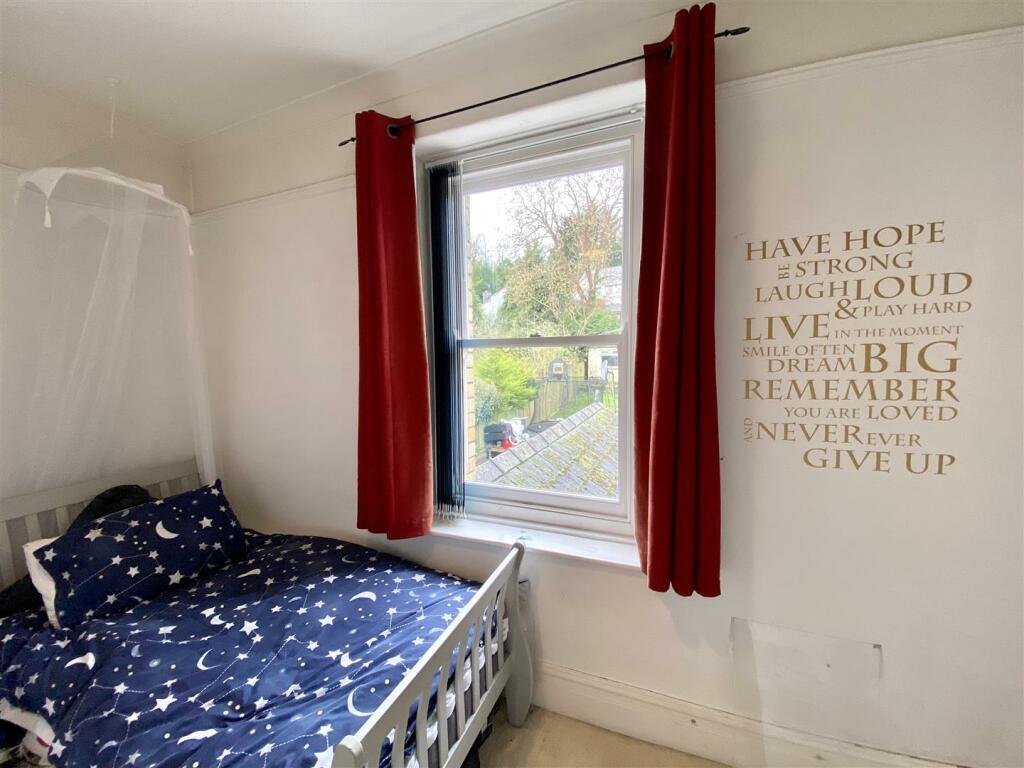 BEDROOM 4