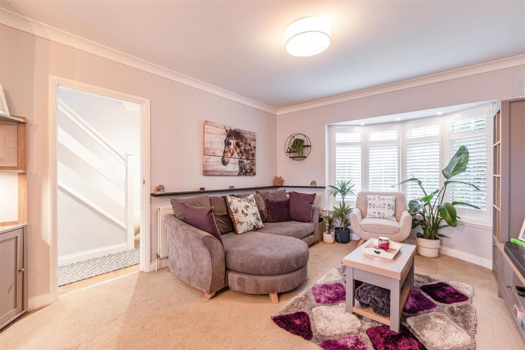 143 High Road, Byfleet, KT14 7RJ - 13.jpg