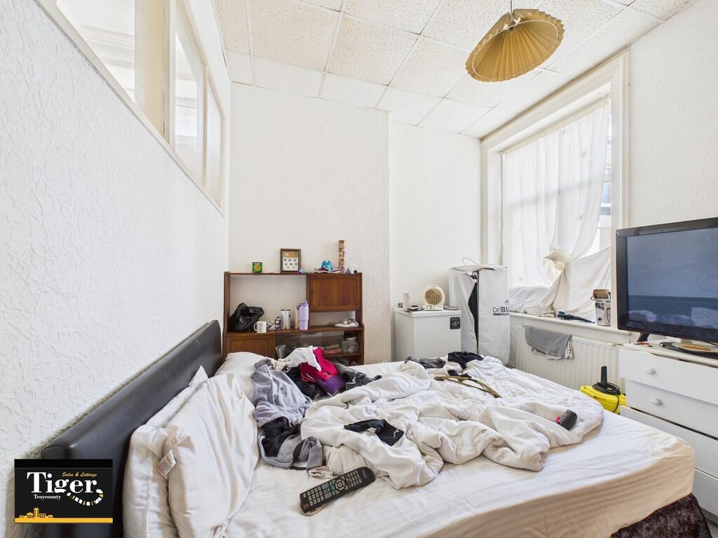 CAM02176G0-PR0560...